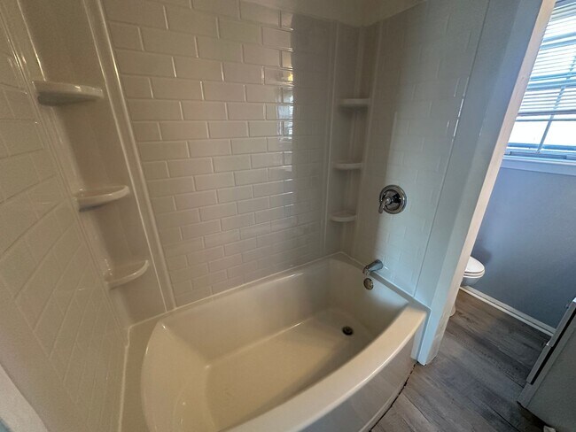 Foto del edificio - 2223 Bailey Ave