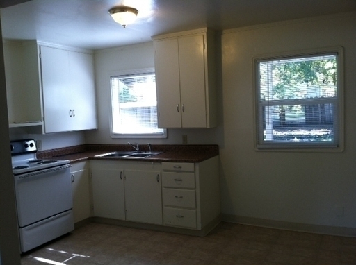 Foto del edificio - Lovely Two Bedroom Home on E. 5th Ave!