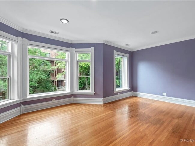 Building Photo - 634 W Briar Pl