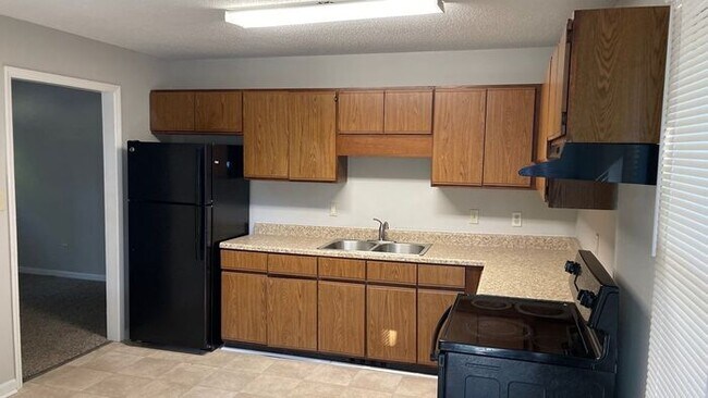Foto del edificio - AVAILABLE NOW! - 1257 Mc Wilder Road, Loui...