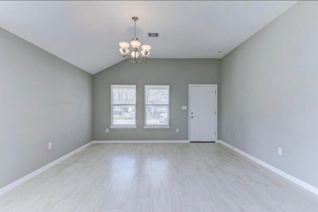 Foto del edificio - 5824 Glen Lee Dr
