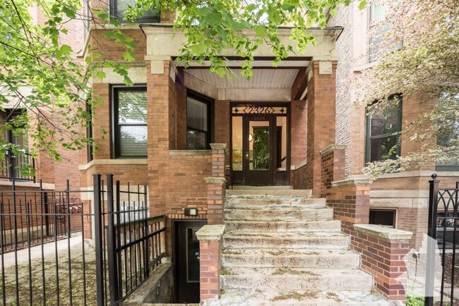 Foto del edificio - 2326 N Southport Ave