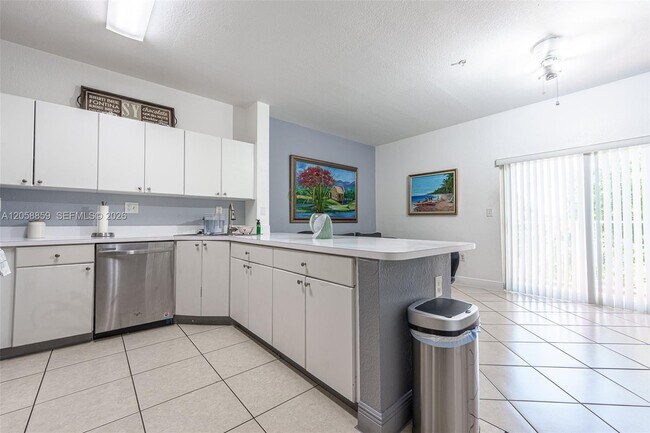 Foto del edificio - 6930 NW 179th St