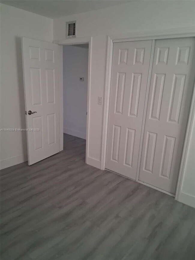 Foto del edificio - 400 NE 161st St