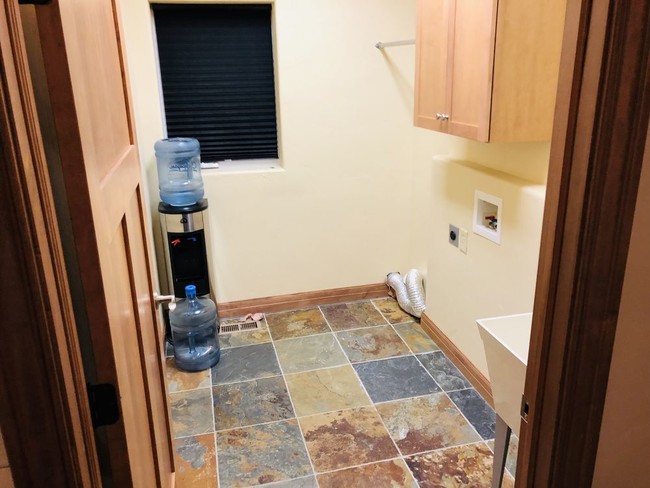 Building Photo - Two Bedroom Summerlon Townhouse