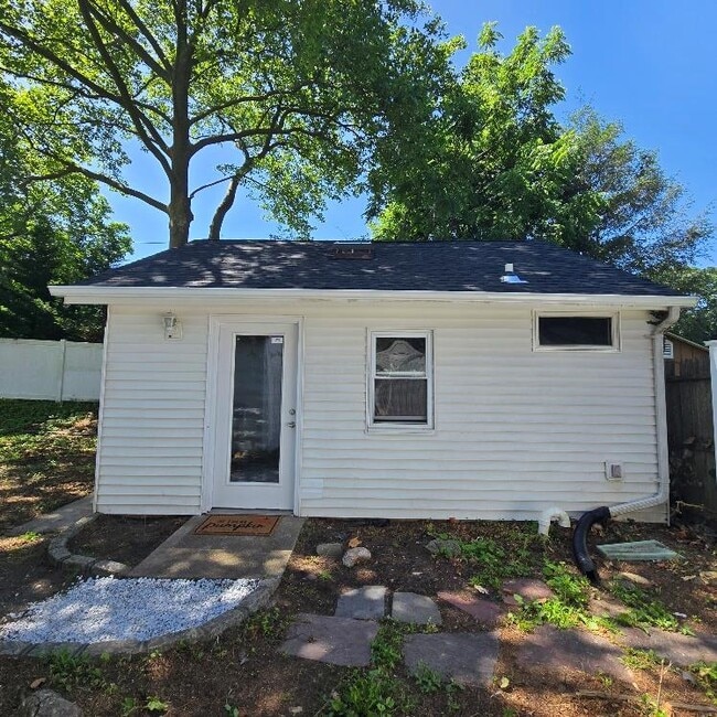 Building Photo - 26 Thomas Pl