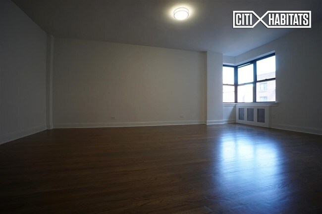 Building Photo - 711 W West End Ave