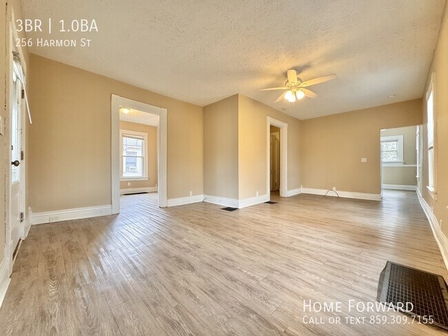 Foto del edificio - 256 Harmon St