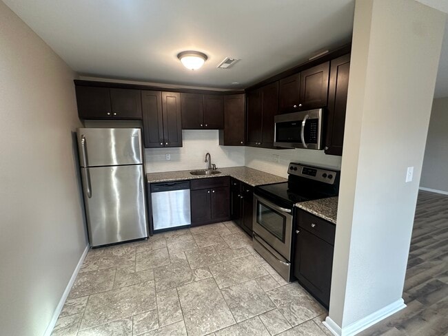 Building Photo - 42 Maple St