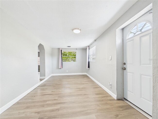 Building Photo - 605 S Disston Ave