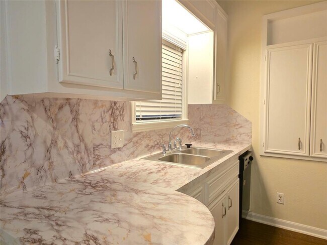 Foto del edificio - 505 W 18th St