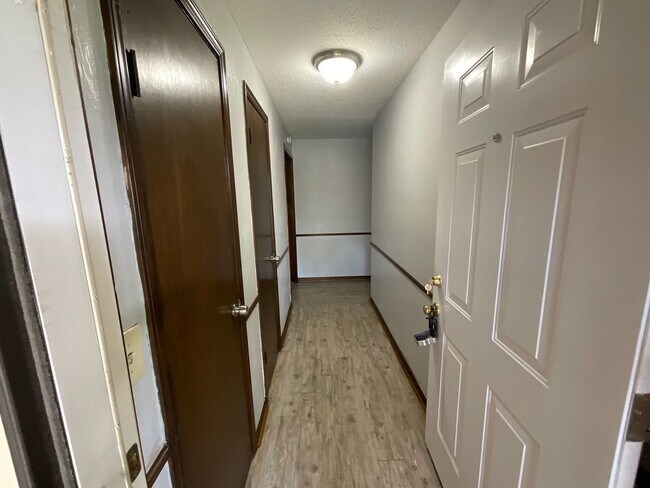 Foto del edificio - Nice 3bed, 1 1/2 bath. 2 car garage