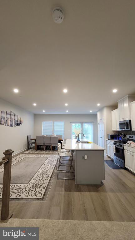 Building Photo - 203 Bamboo Dr