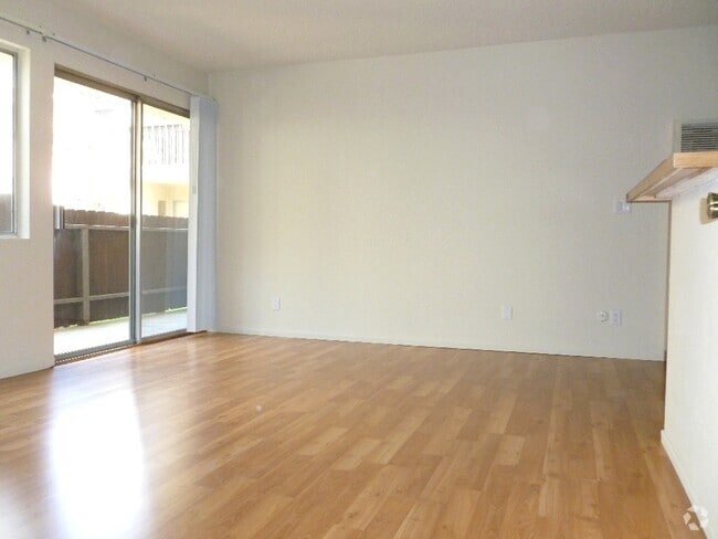 Building Photo - 15001 Condon Ave