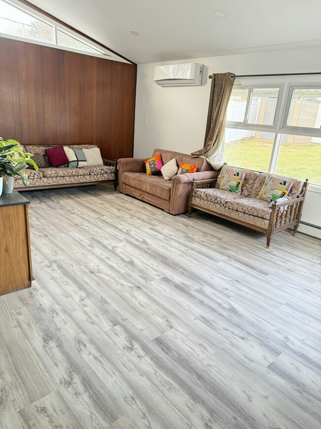 Foto del edificio - 168 Red Maple Dr E