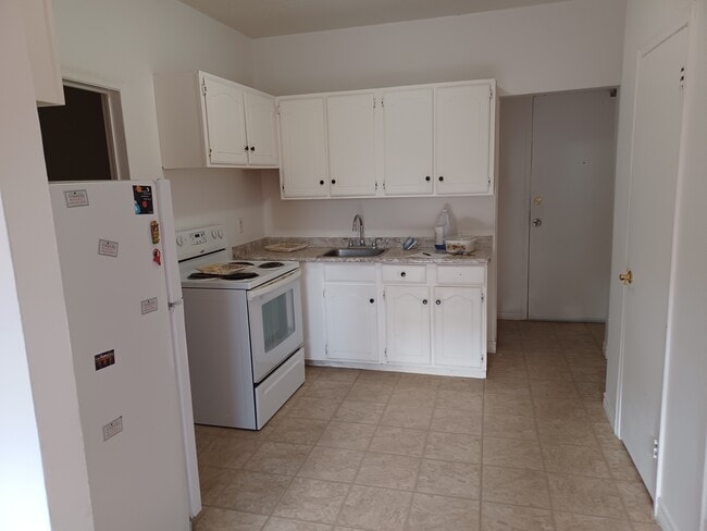 Photo du bâtiment - 191 Lakeshore Rd E