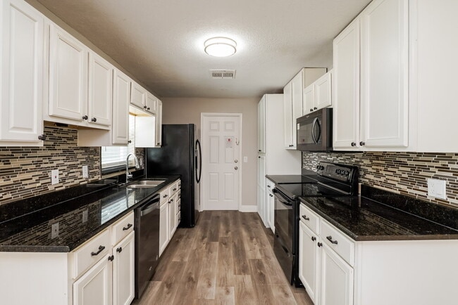 Foto del edificio - 119 Harness Ln