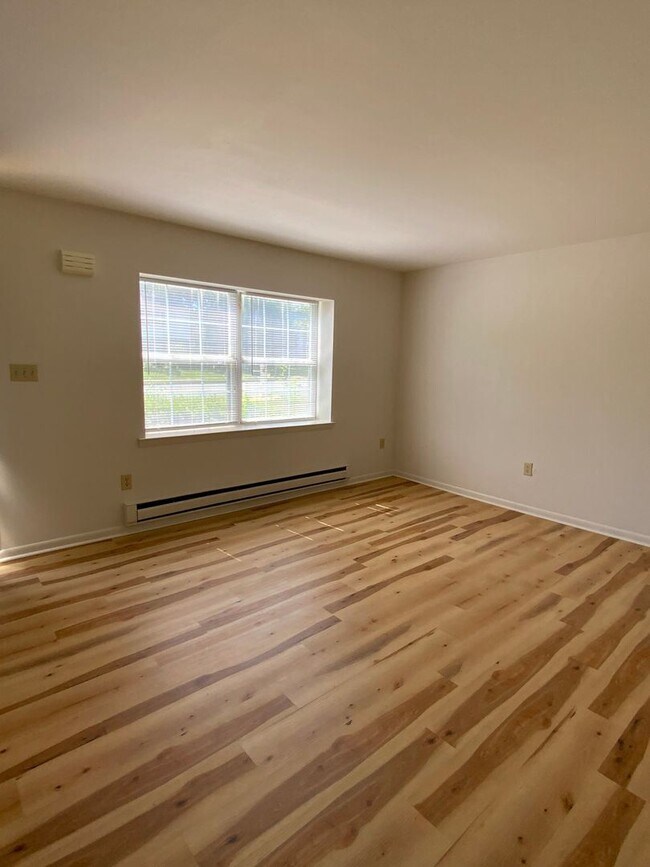 Building Photo - 2 br, 1.5 bath House - 1540 MANOR BLVD