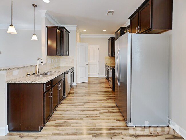 Building Photo - 447 Knothole Ln