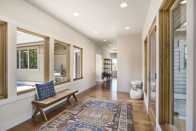 Building Photo - High end home in Broken Top gated community