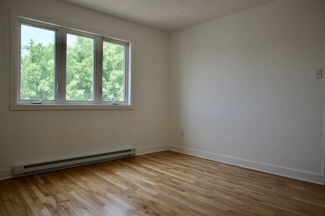 Building Photo - 795 Rue Rouillier
