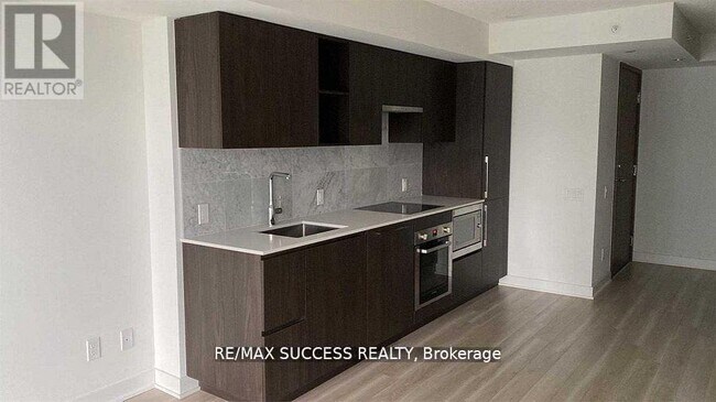 Photo du bâtiment - 17 Bathurst St