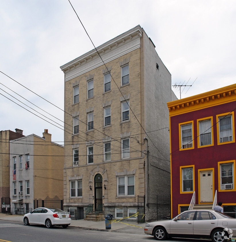 Primary Photo - 391 Chestnut St