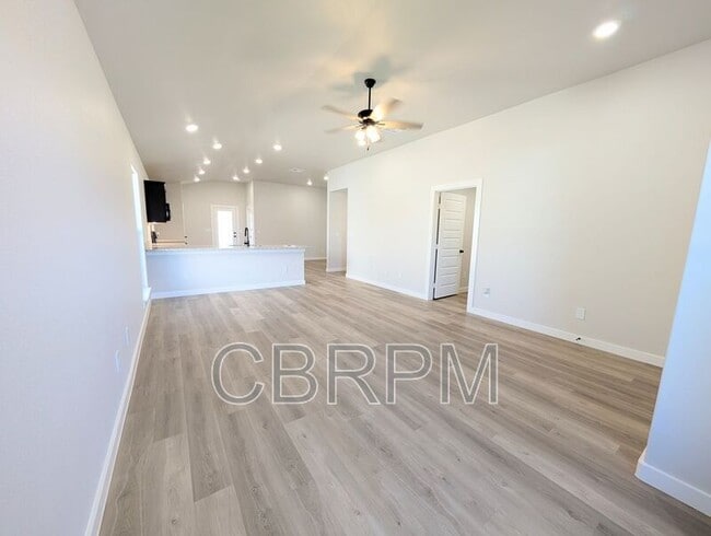 Building Photo - 3220 Cottonwood Ave