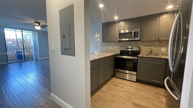 Foto del edificio - 16851 NE 23rd Ave