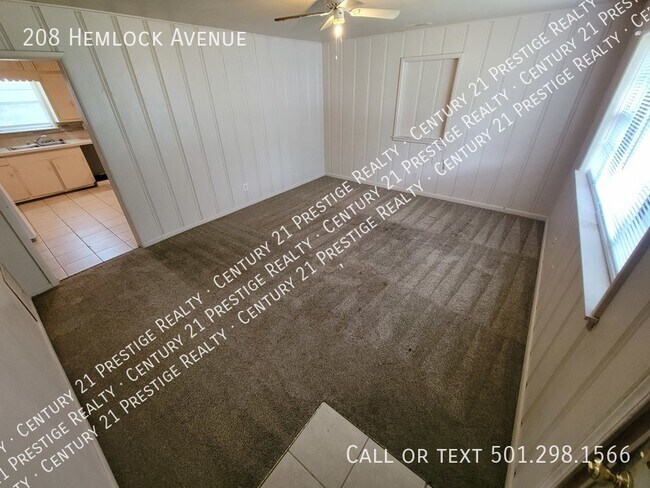 Building Photo - 208 Hemlock Avenue