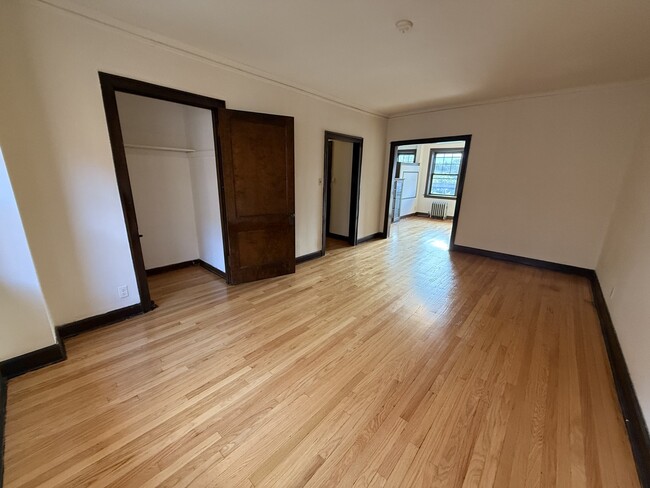 Foto del edificio - 3258 Maple Ave