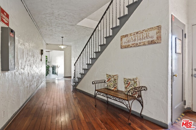 Foto del edificio - 5320 W Olympic Blvd