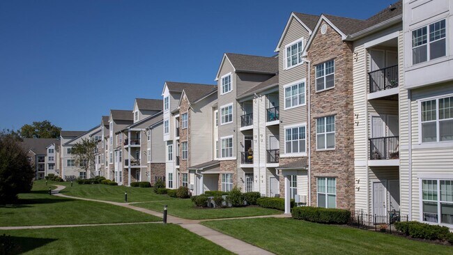 Building Photo - 323 Charles Pond Dr