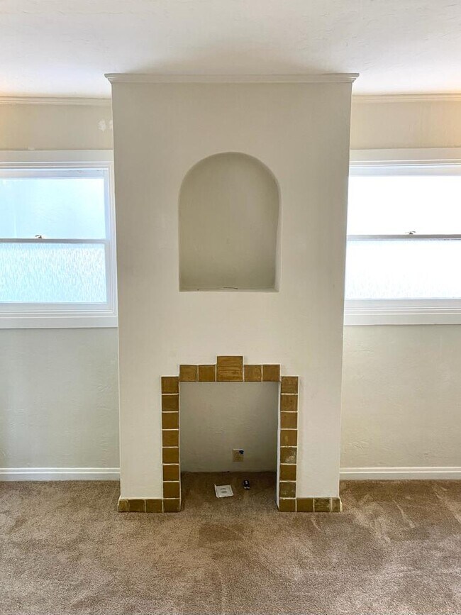 Building Photo - 607 Aileen St