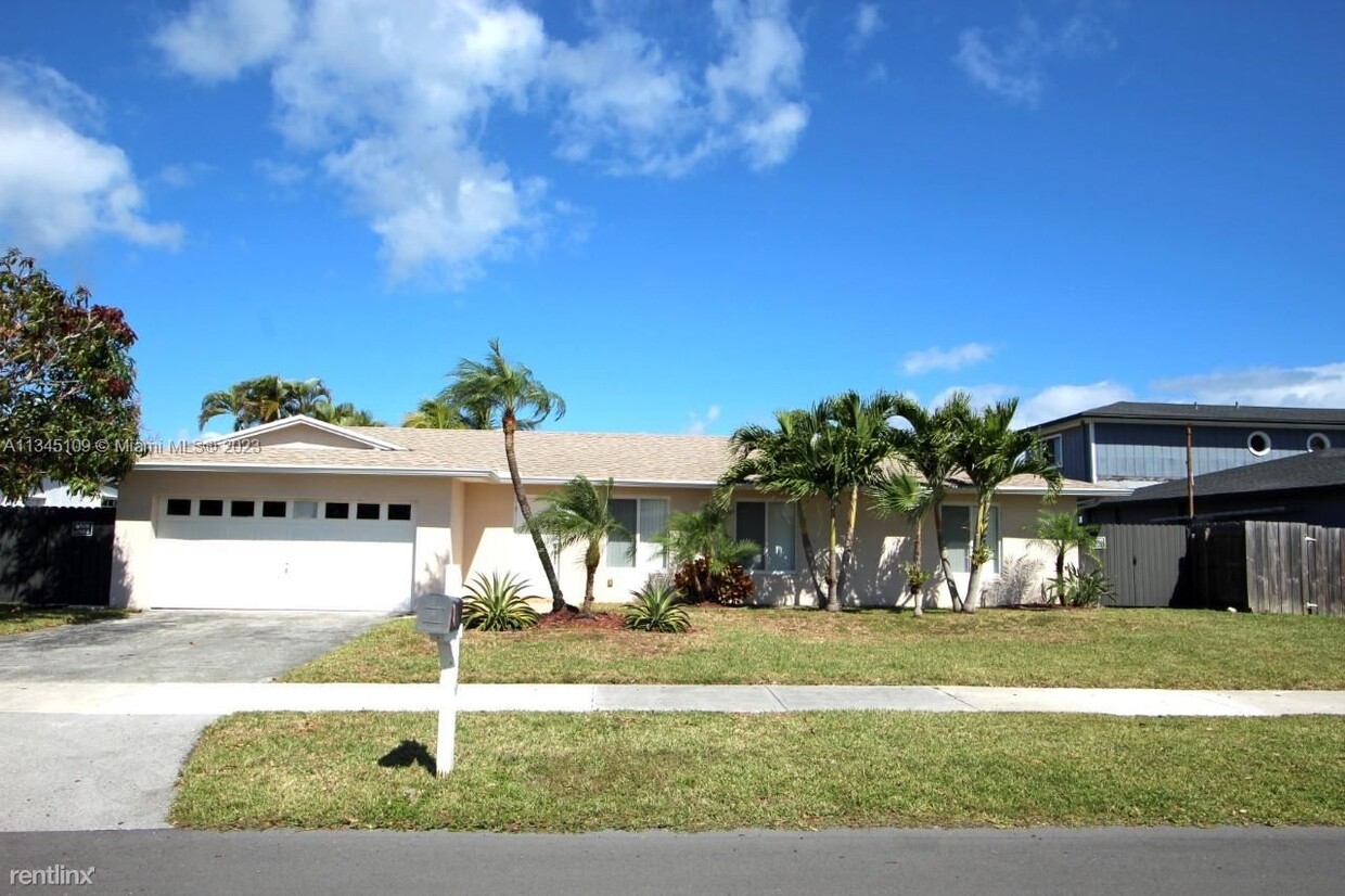 Primary Photo - 3 br, 2.5 bath House - 8141 SW 203rd St # ...