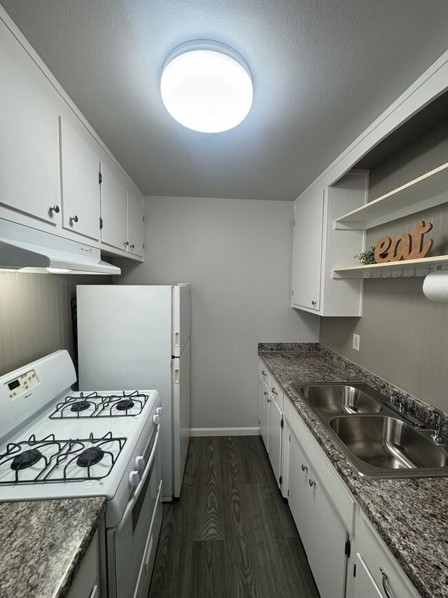 Building Photo - 2703 Heather Ln