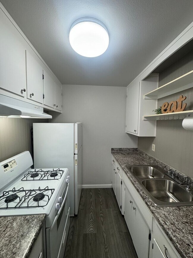 Foto del edificio - 2703 Heather Ln