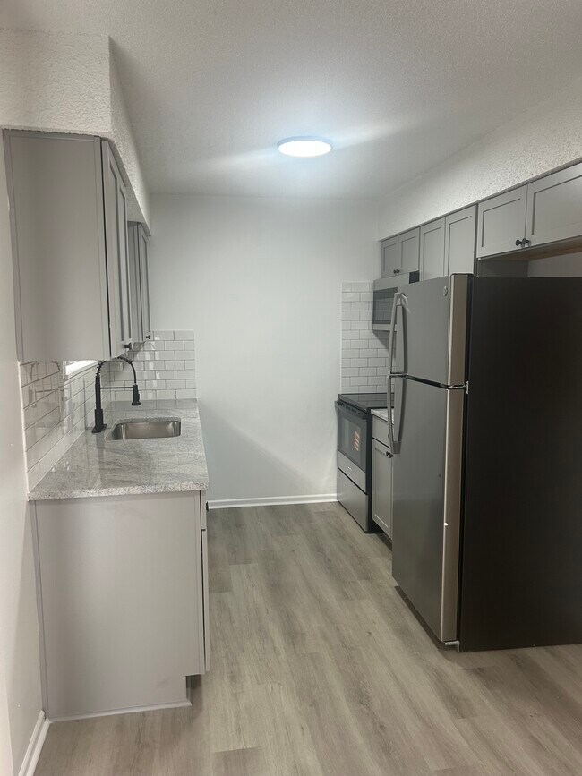 Foto del edificio - 3803 NE Colonial Dr