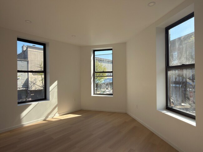 Building Photo - 5722 Myrtle Ave