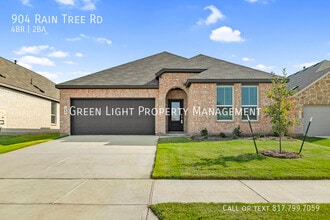 Building Photo - 904 Raintree Rd