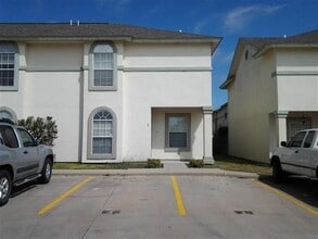 Building Photo - 1000 Ranchway Dr
