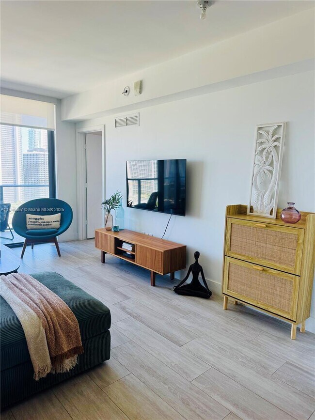 Foto del edificio - 121 NE 34th St