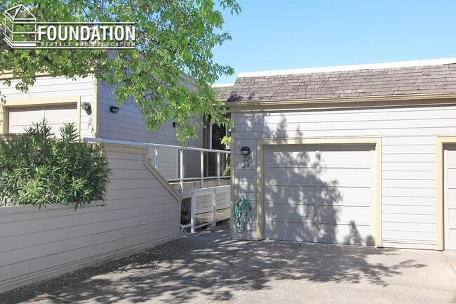 Building Photo - VIDEO Tiburon View Condo in excellent cond...