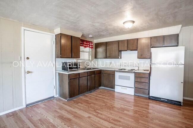 Building Photo - 597 W 1850 N