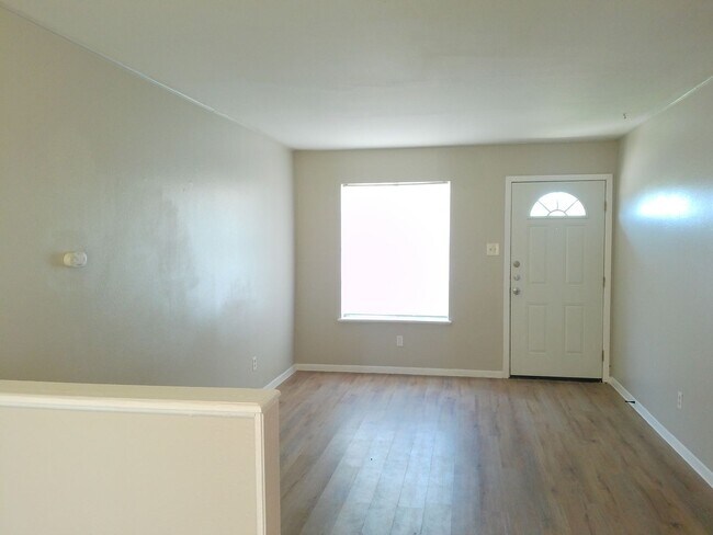 Foto del edificio - 742 Purdue Rd