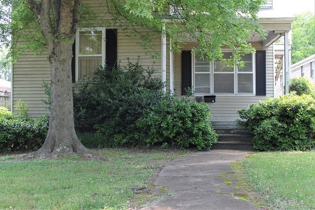 Building Photo - 813 N Wood Ave