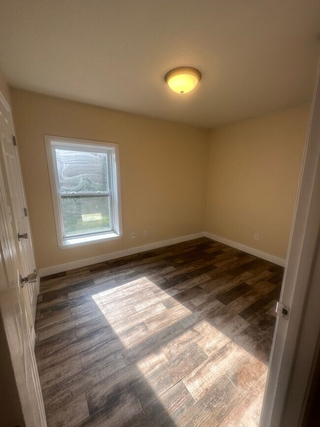 Building Photo - TEDDY DUPLEX