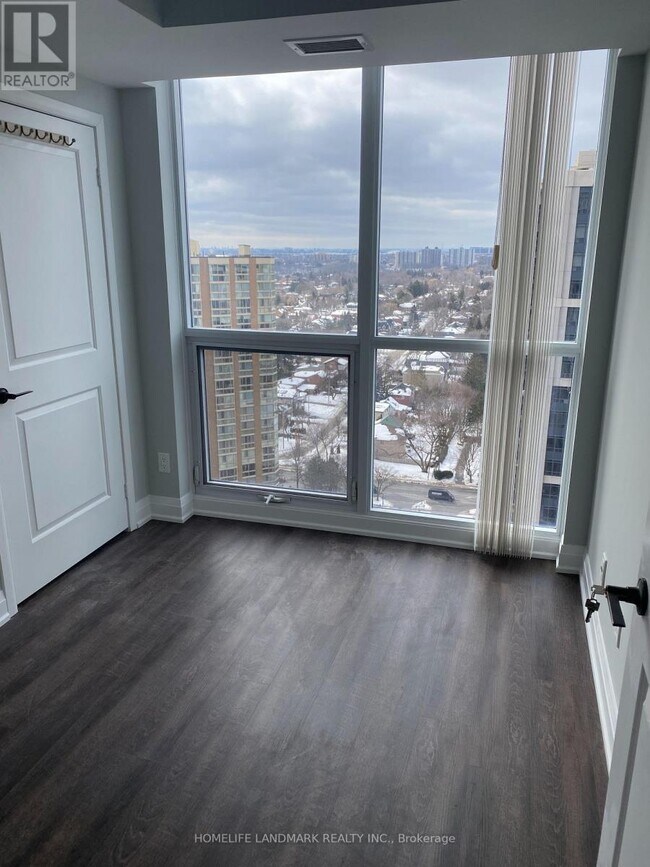 Photo du bâtiment - 4968 Yonge St