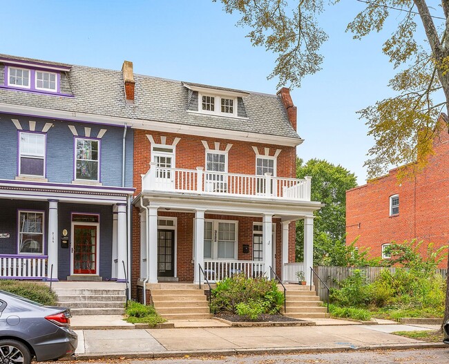 Building Photo - SPACIOUS 3 BEDROOM MUSEUM DISTRICT APARTMENT