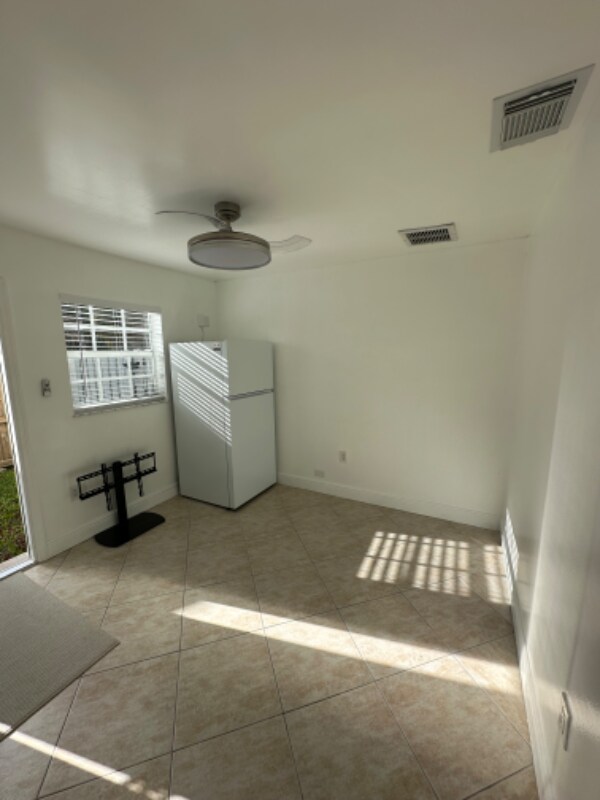 Building Photo - 9610 SW Grand Canal Dr